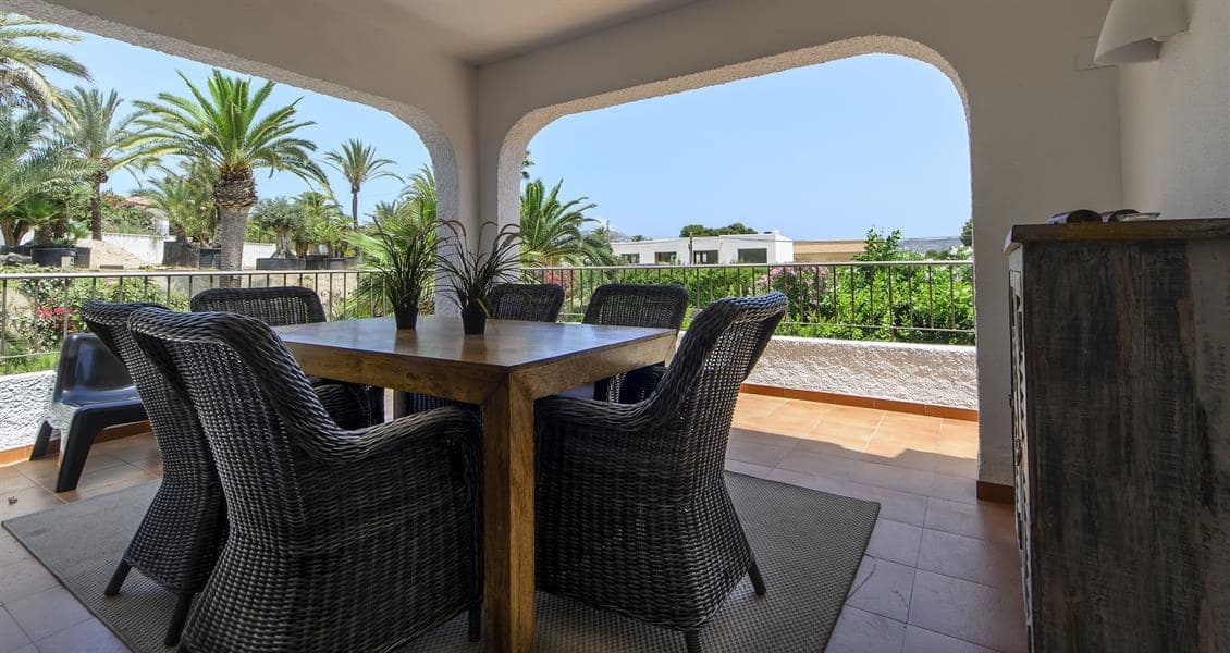 4 slaapkamer Villa voor vakantieverhuur in Moraira met zwembad garage - € 950 (Ref: 4881640)