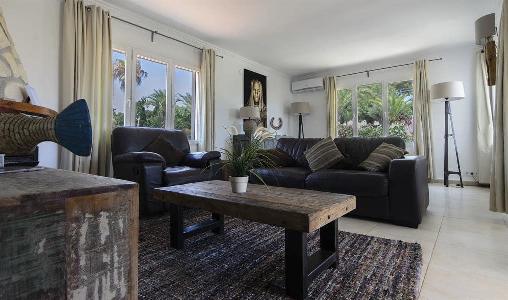 4 slaapkamer Villa voor vakantieverhuur in Moraira met zwembad garage - € 950 (Ref: 4881640)