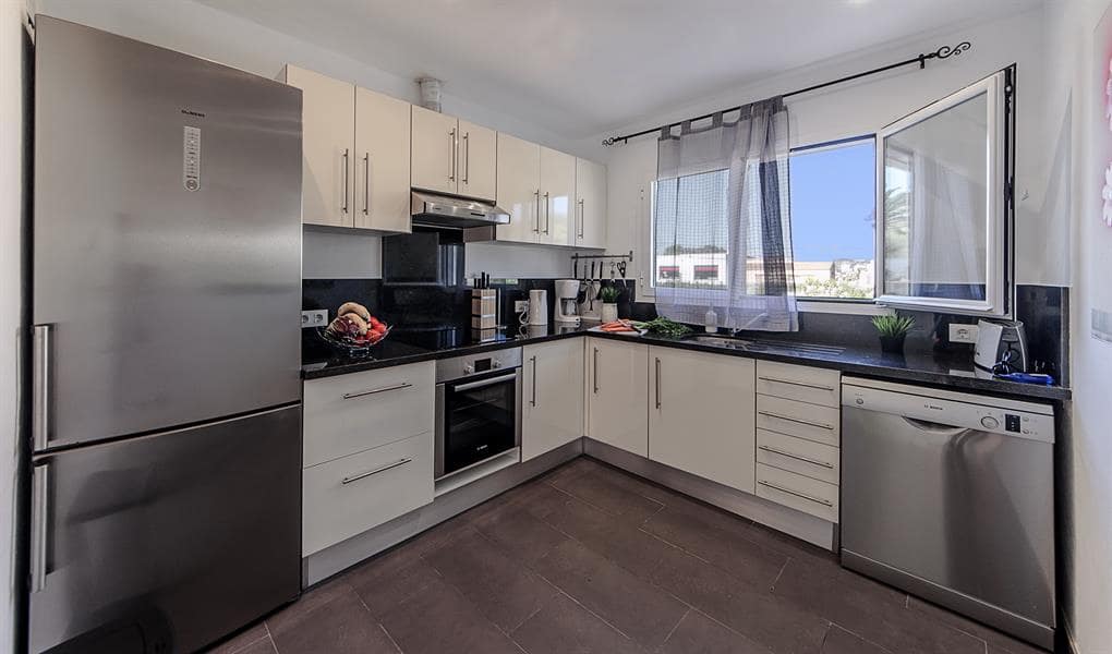 4 slaapkamer Villa voor vakantieverhuur in Moraira met zwembad garage - € 950 (Ref: 4881640)