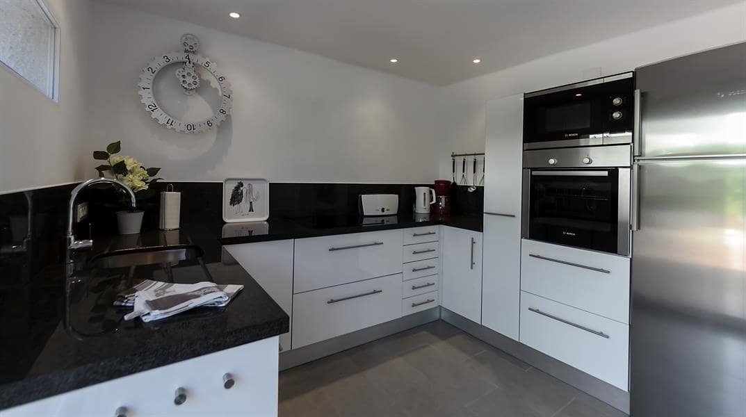 4 slaapkamer Villa voor vakantieverhuur in Moraira met zwembad garage - € 950 (Ref: 4881640)