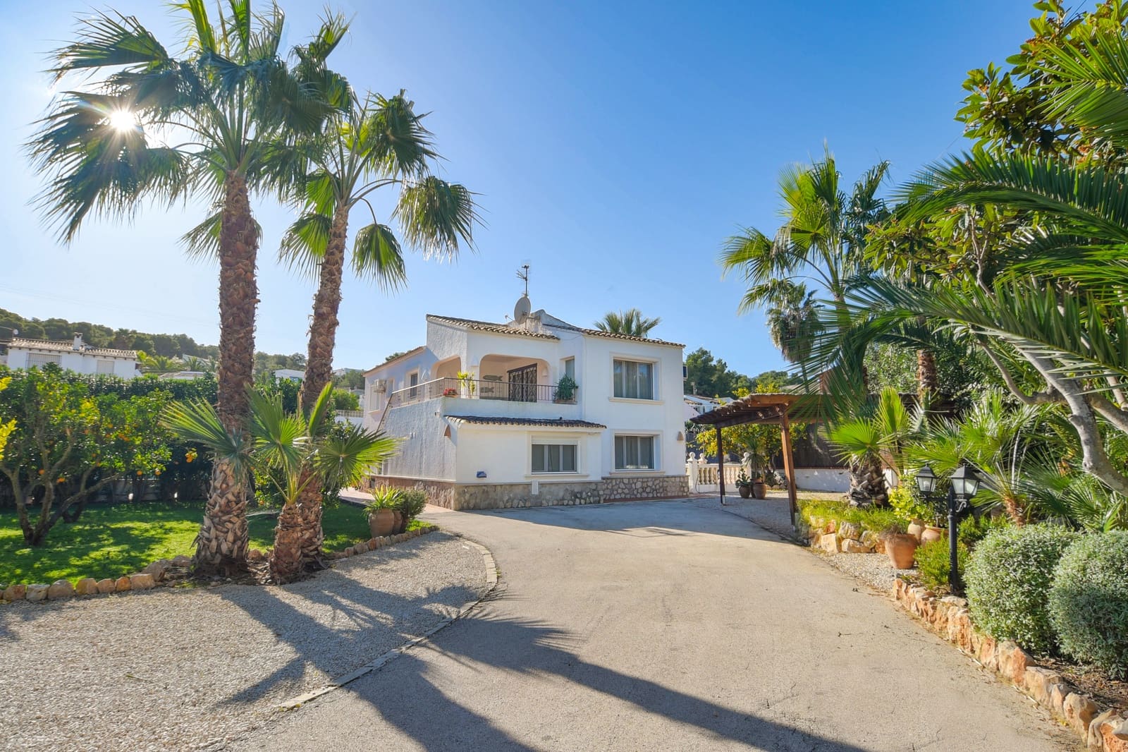 4 slaapkamer Villa voor vakantieverhuur in Moraira met zwembad garage - € 950 (Ref: 4881640)