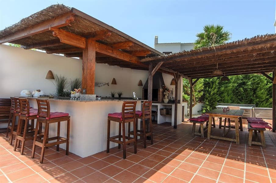 6 slaapkamer Villa voor vakantieverhuur in Moraira met zwembad garage - € 1.296 (Ref: 4881641)