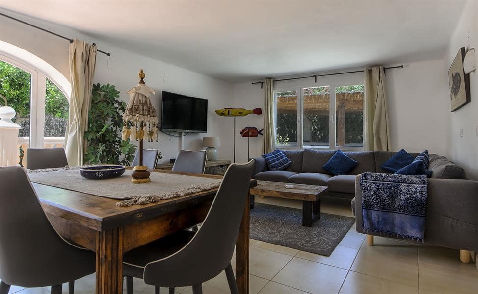 6 slaapkamer Villa voor vakantieverhuur in Moraira met zwembad garage - € 1.296 (Ref: 4881641)