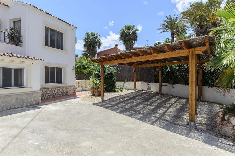 6 slaapkamer Villa voor vakantieverhuur in Moraira met zwembad garage - € 1.296 (Ref: 4881641)