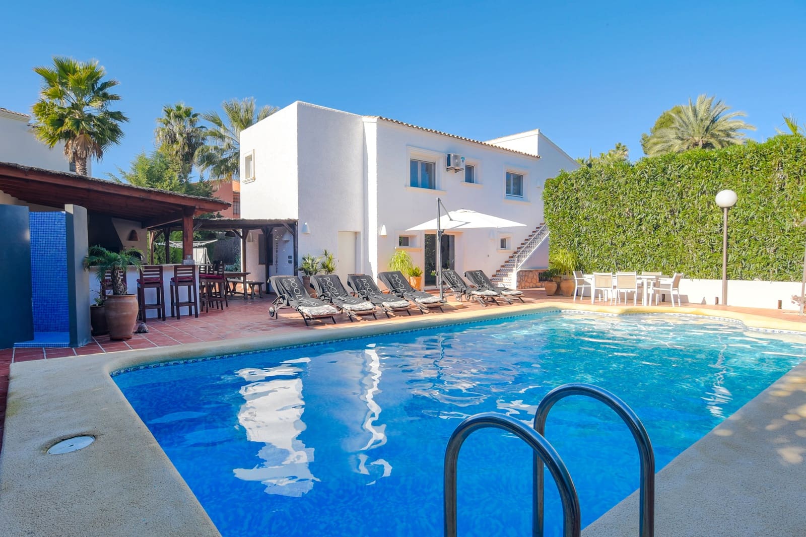 6 slaapkamer Villa voor vakantieverhuur in Moraira met zwembad garage - € 1.296 (Ref: 4881641)