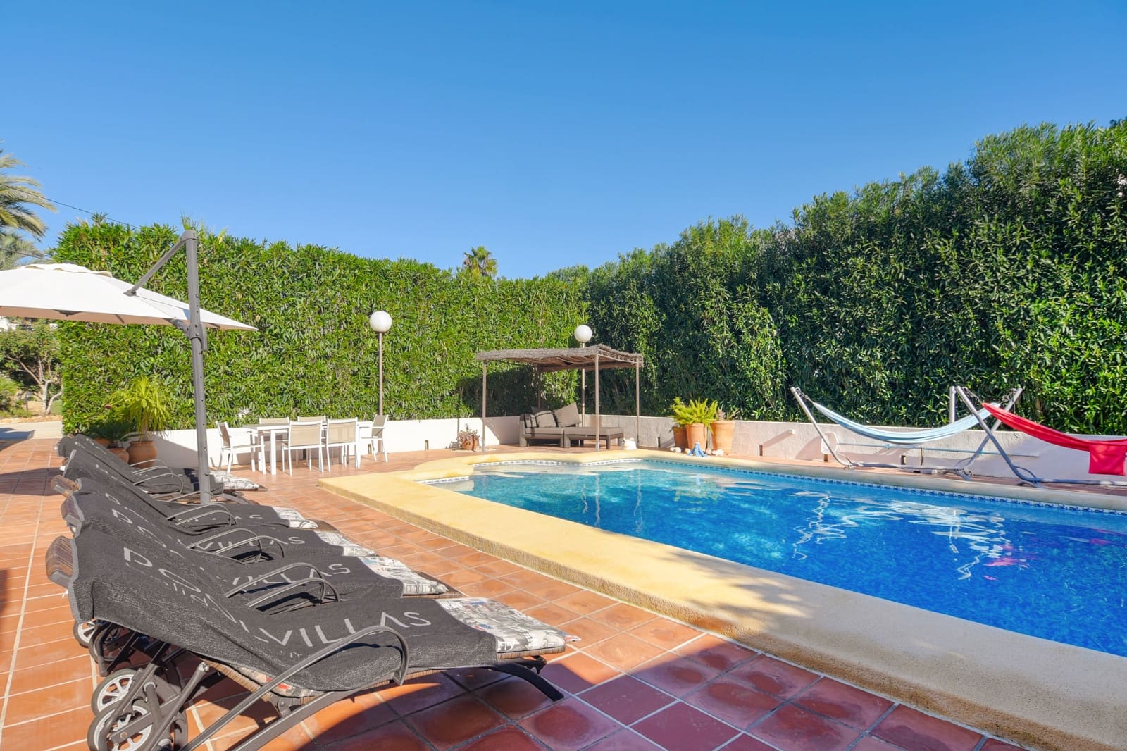 6 slaapkamer Villa voor vakantieverhuur in Moraira met zwembad garage - € 1.296 (Ref: 4881641)