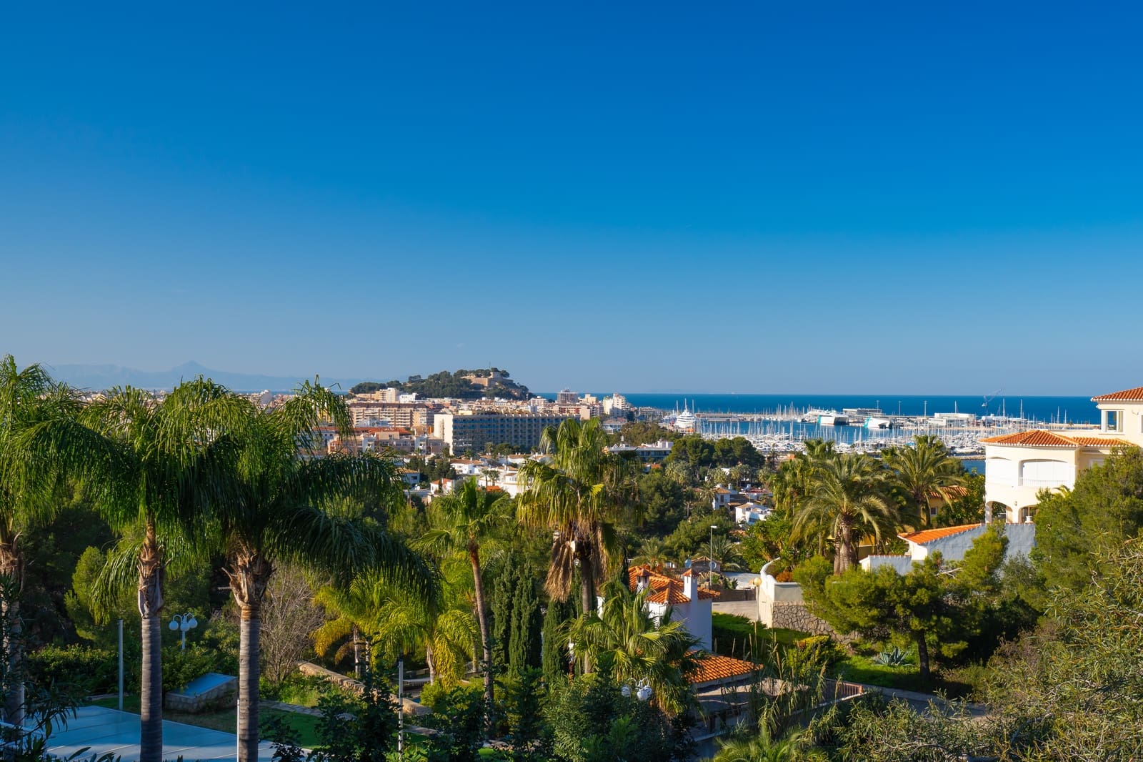 3 slaapkamer Villa voor vakantieverhuur in Denia met zwembad garage - € 1.355 (Ref: 5067104)