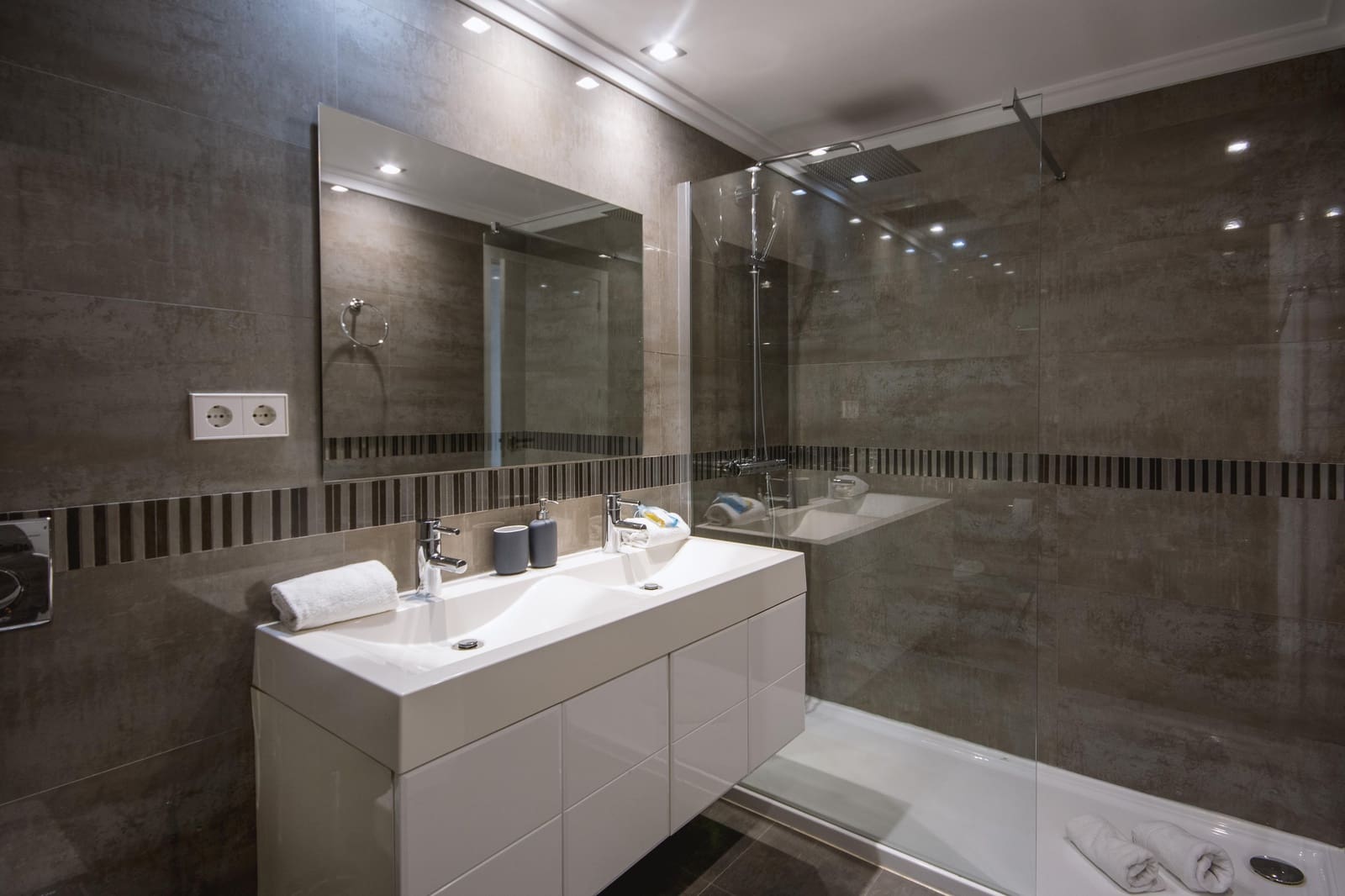 3 bedroom Apartment for holiday rental in Arenal with pool garage - € 800 (Ref: 5496149)