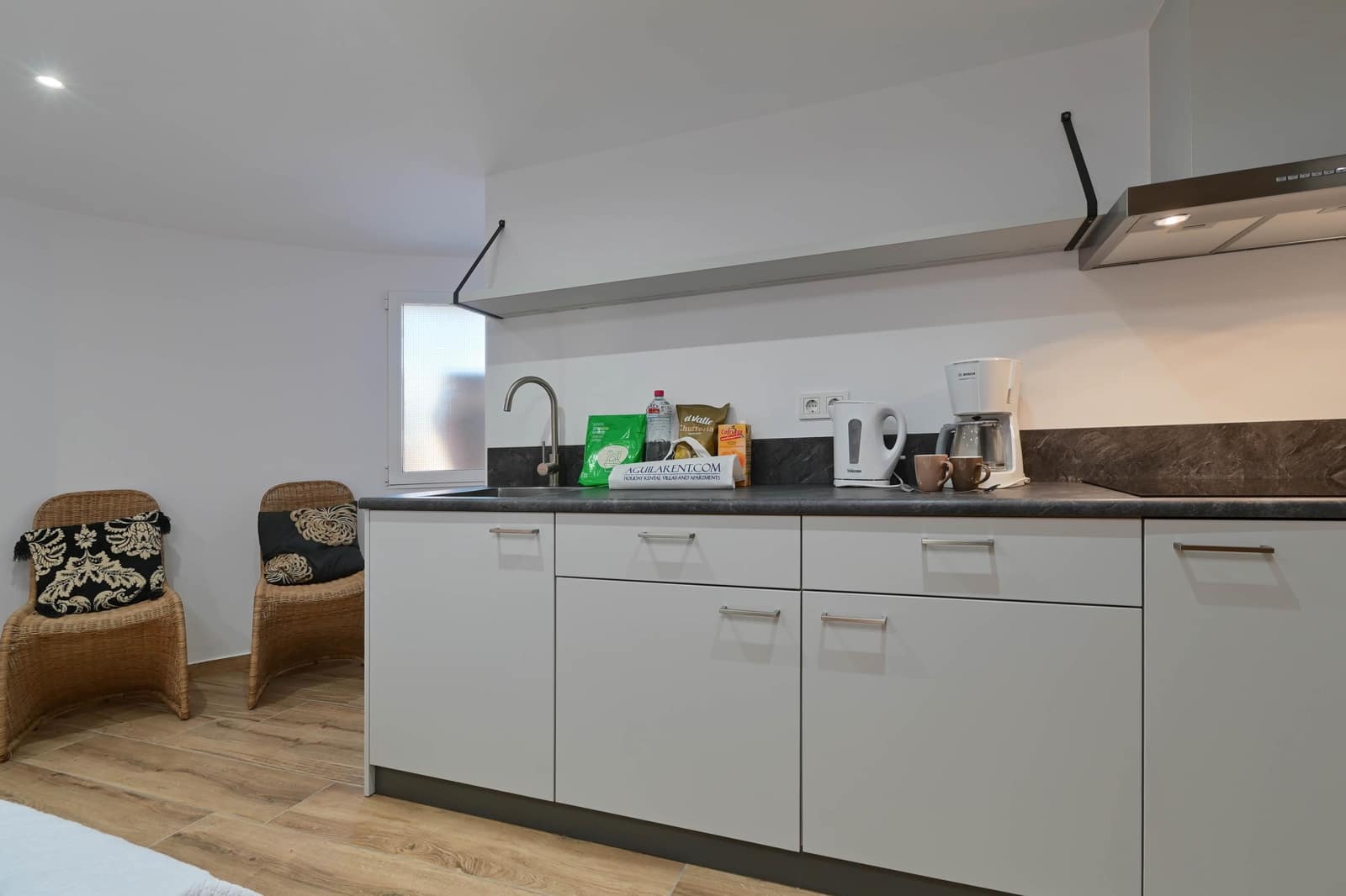 5 slaapkamer Villa voor vakantieverhuur in Benissa met zwembad garage - € 1.430 (Ref: 5531852)