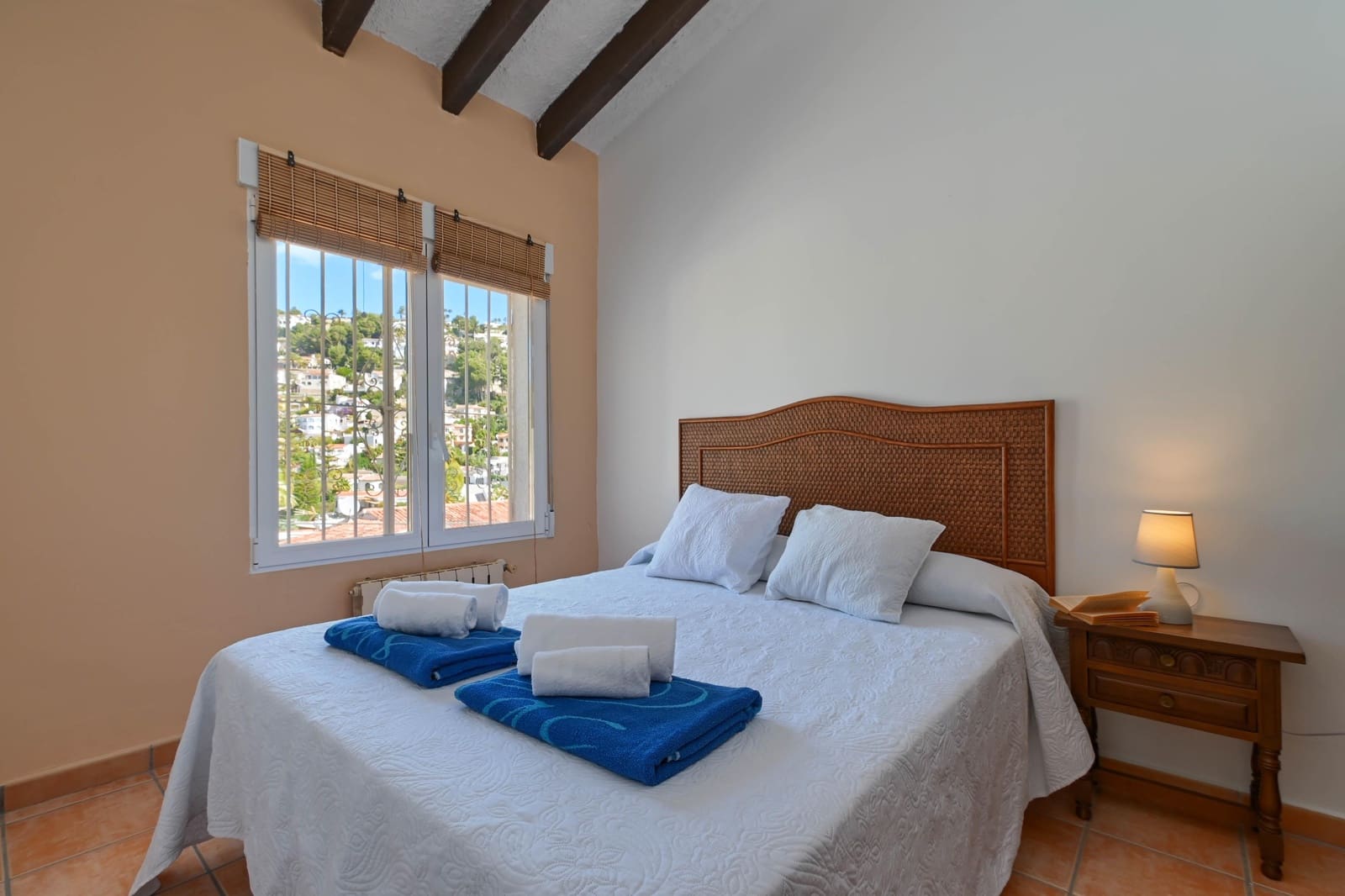 5 slaapkamer Villa voor vakantieverhuur in Benissa met zwembad garage - € 1.430 (Ref: 5531852)