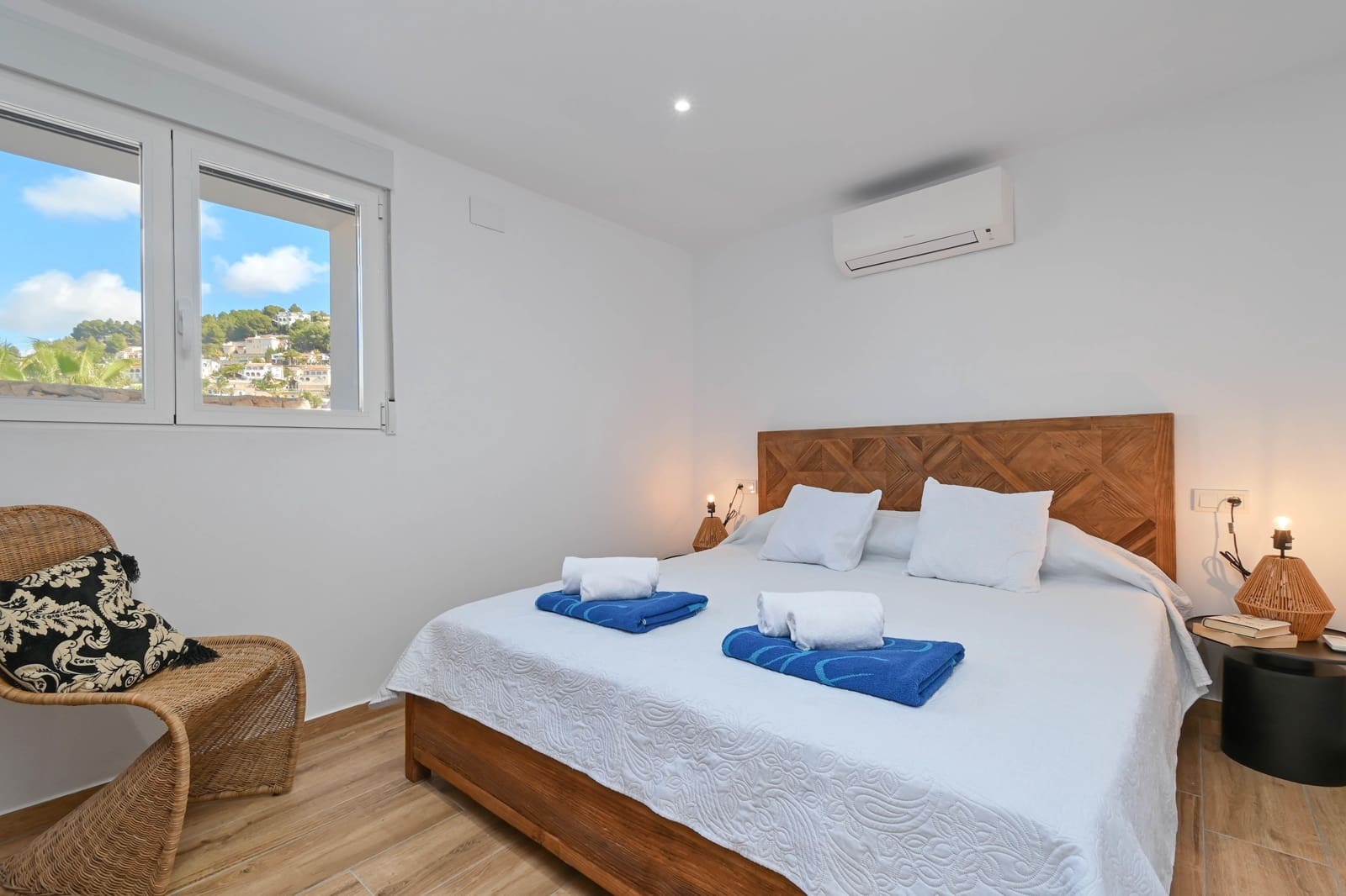 5 slaapkamer Villa voor vakantieverhuur in Benissa met zwembad garage - € 1.430 (Ref: 5531852)