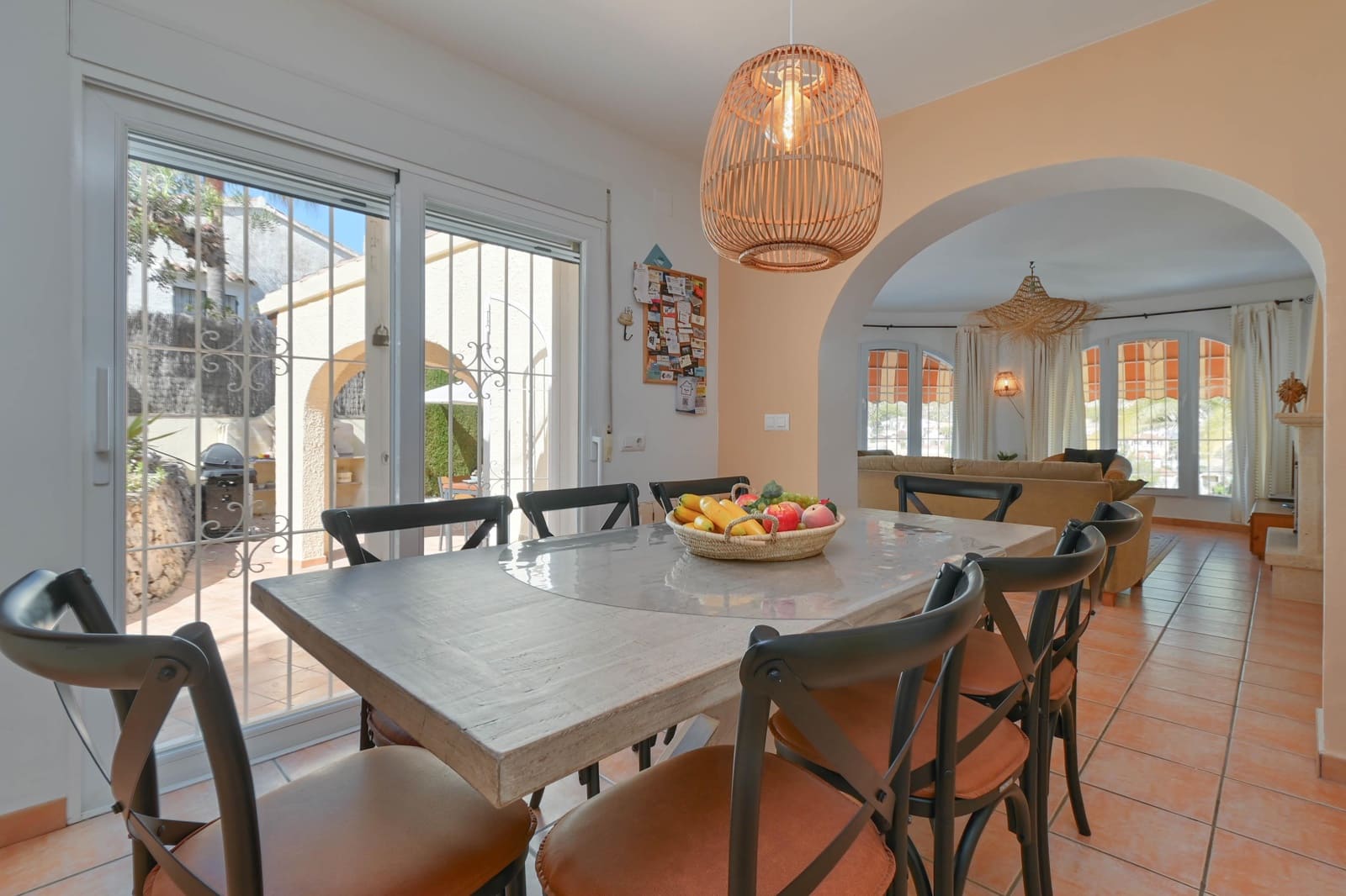 5 slaapkamer Villa voor vakantieverhuur in Benissa met zwembad garage - € 1.430 (Ref: 5531852)