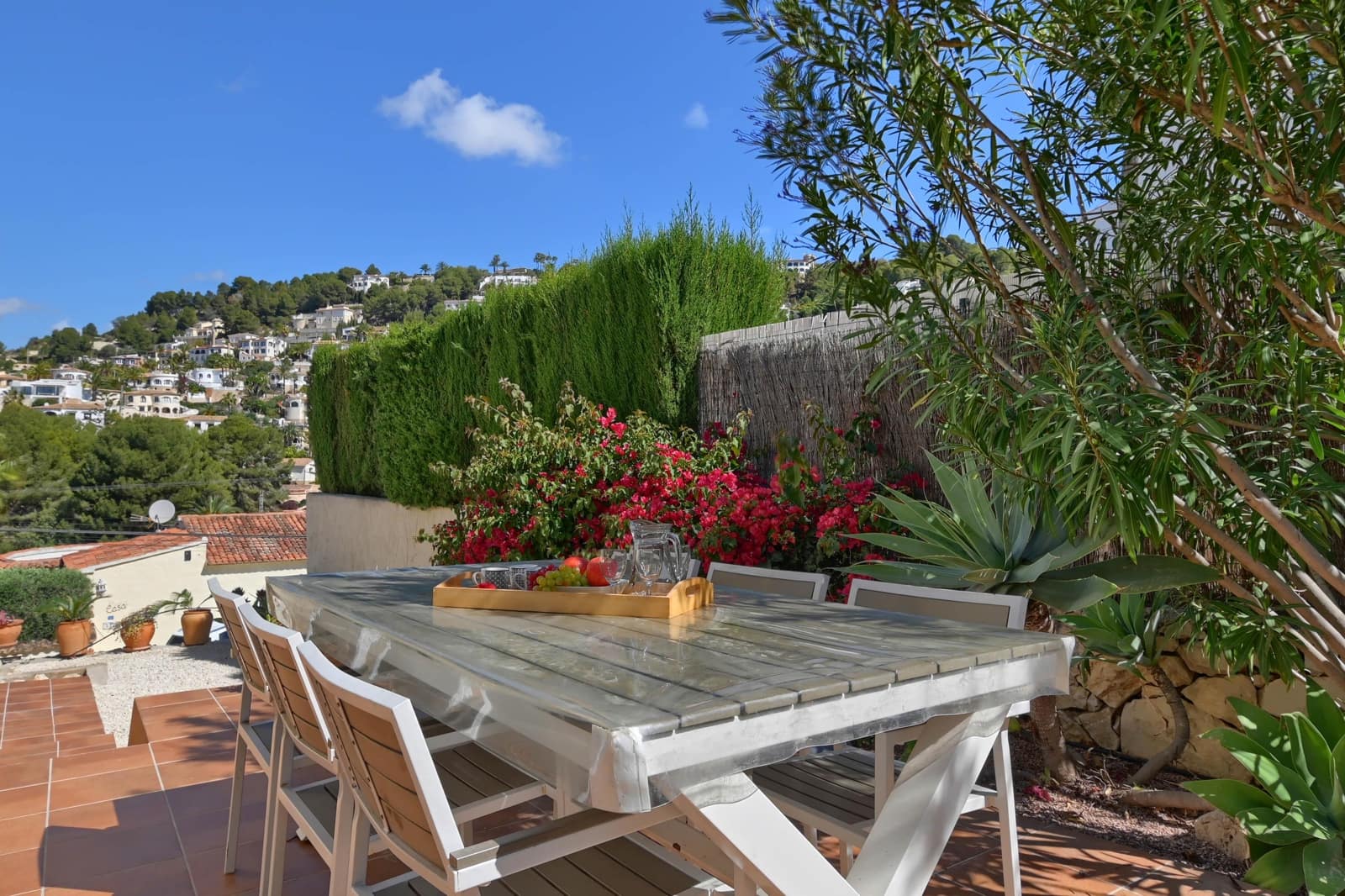 5 slaapkamer Villa voor vakantieverhuur in Benissa met zwembad garage - € 1.430 (Ref: 5531852)