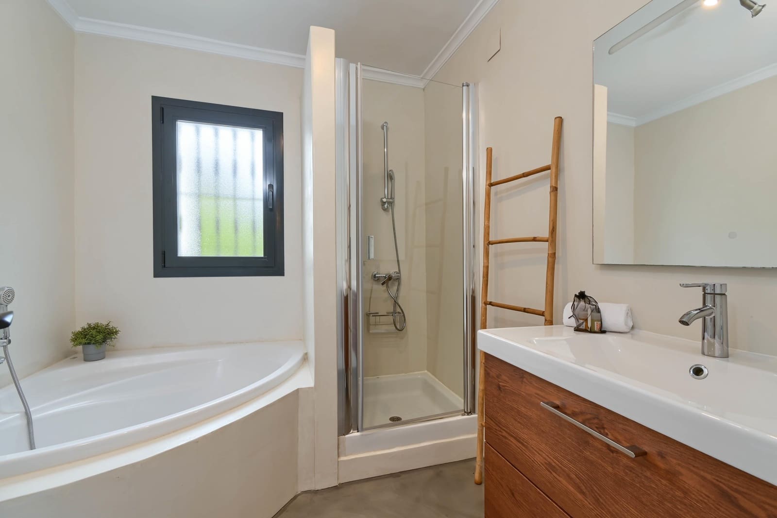 2 slaapkamer Villa voor vakantieverhuur in Javea / Xabia met zwembad garage - € 699 (Ref: 5652223)