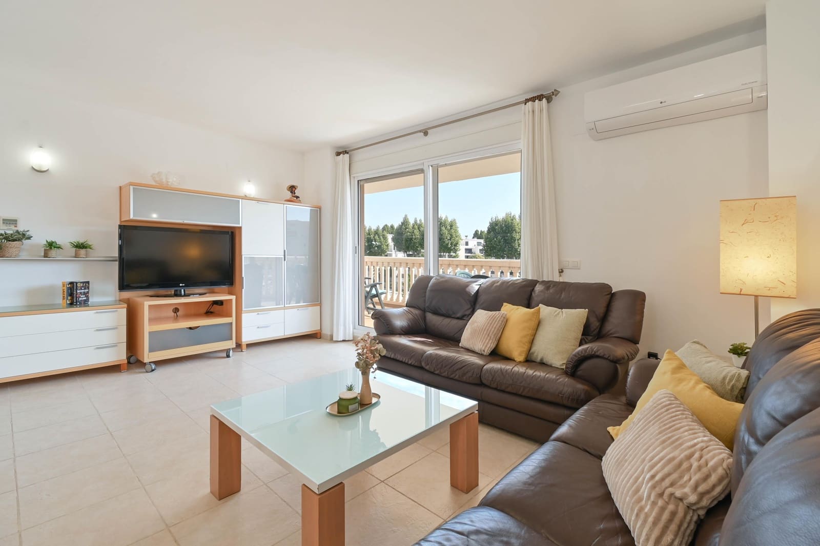 2 quarto Apartamento para arrendamento para férias em Arenal com piscina - 620 € (Ref: 6000468)