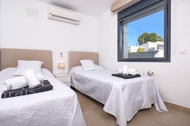 3 slaapkamer Villa voor vakantieverhuur in Benissa met zwembad garage - € 917 (Ref: 6560123)