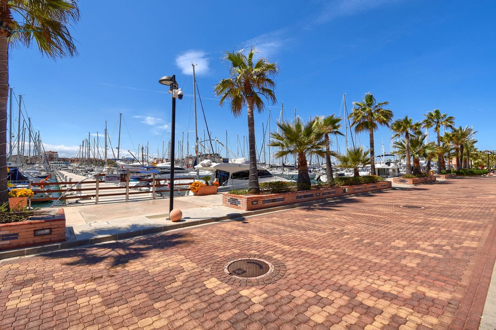 2 quarto Apartamento para arrendamento para férias em Denia com Garagem - 640 € (Ref: 6822107)