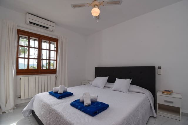 3 bedroom Townhouse for holiday rental in La Sella with pool garage - € 773 (Ref: 7006807)