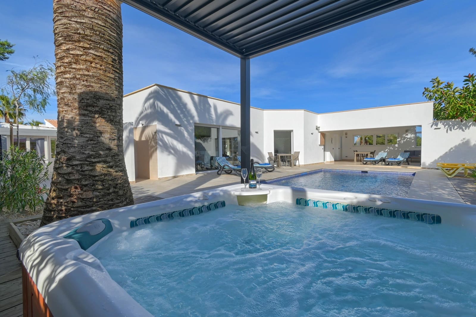 Chalet de 2 habitaciones en Javea / Xàbia en alquiler vacacional con piscina garaje - 890 € (Ref: 7033986)