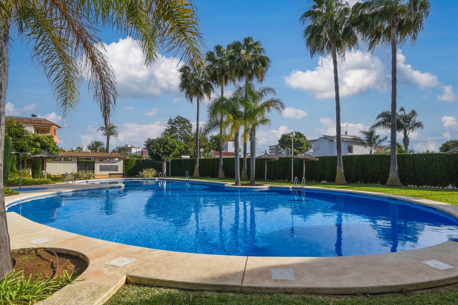 2 slaapkamer Appartement voor vakantieverhuur in Arenal met zwembad - € 458 (Ref: 7258987)