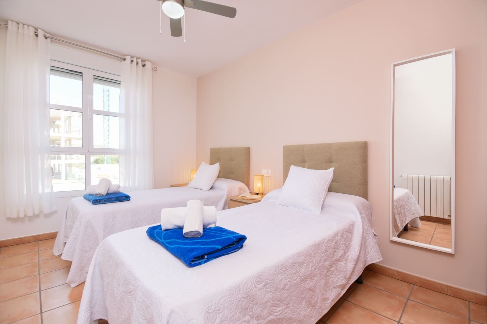 2 slaapkamer Appartement voor vakantieverhuur in Arenal met zwembad - € 458 (Ref: 7258987)