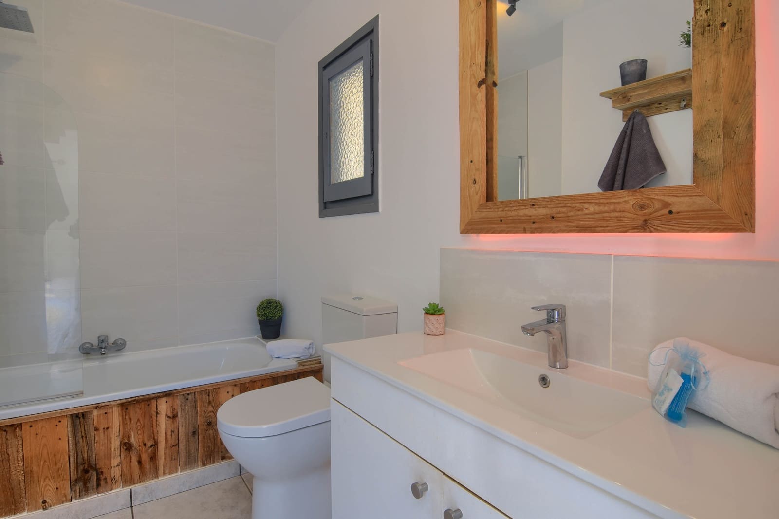 4 slaapkamer Villa voor vakantieverhuur in Benissa met zwembad garage - € 1.090 (Ref: 7316134)