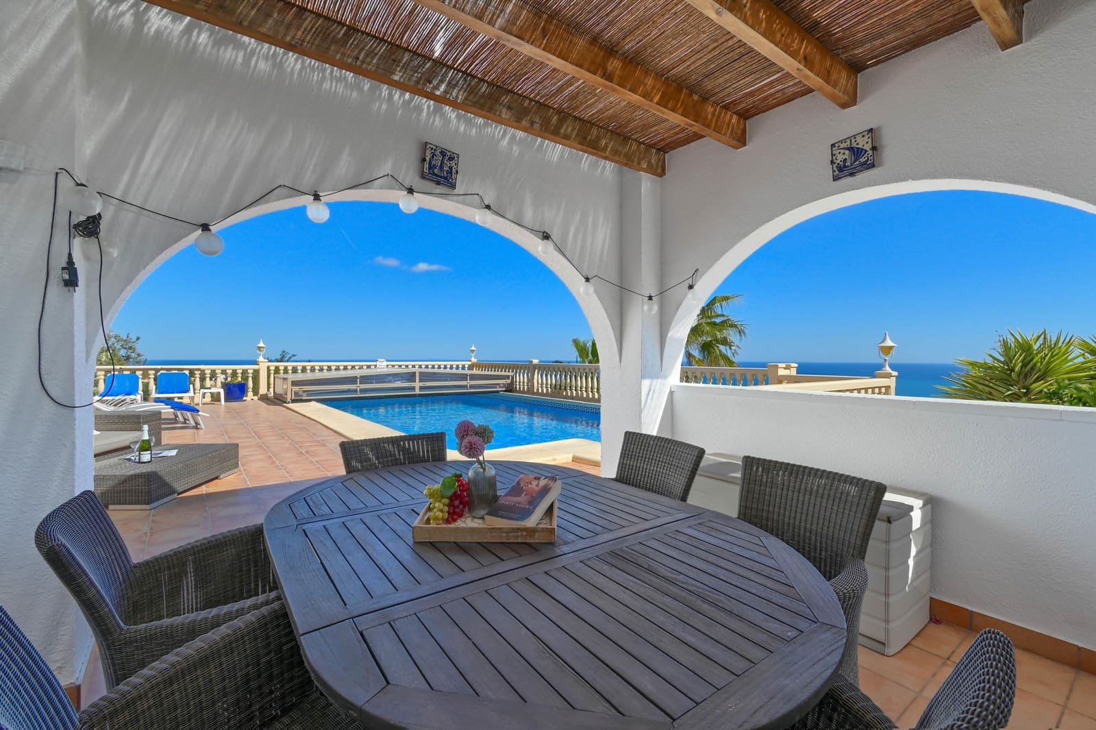 3 slaapkamer Villa voor vakantieverhuur in Cumbre del Sol met zwembad garage - € 737 (Ref: 7332229)