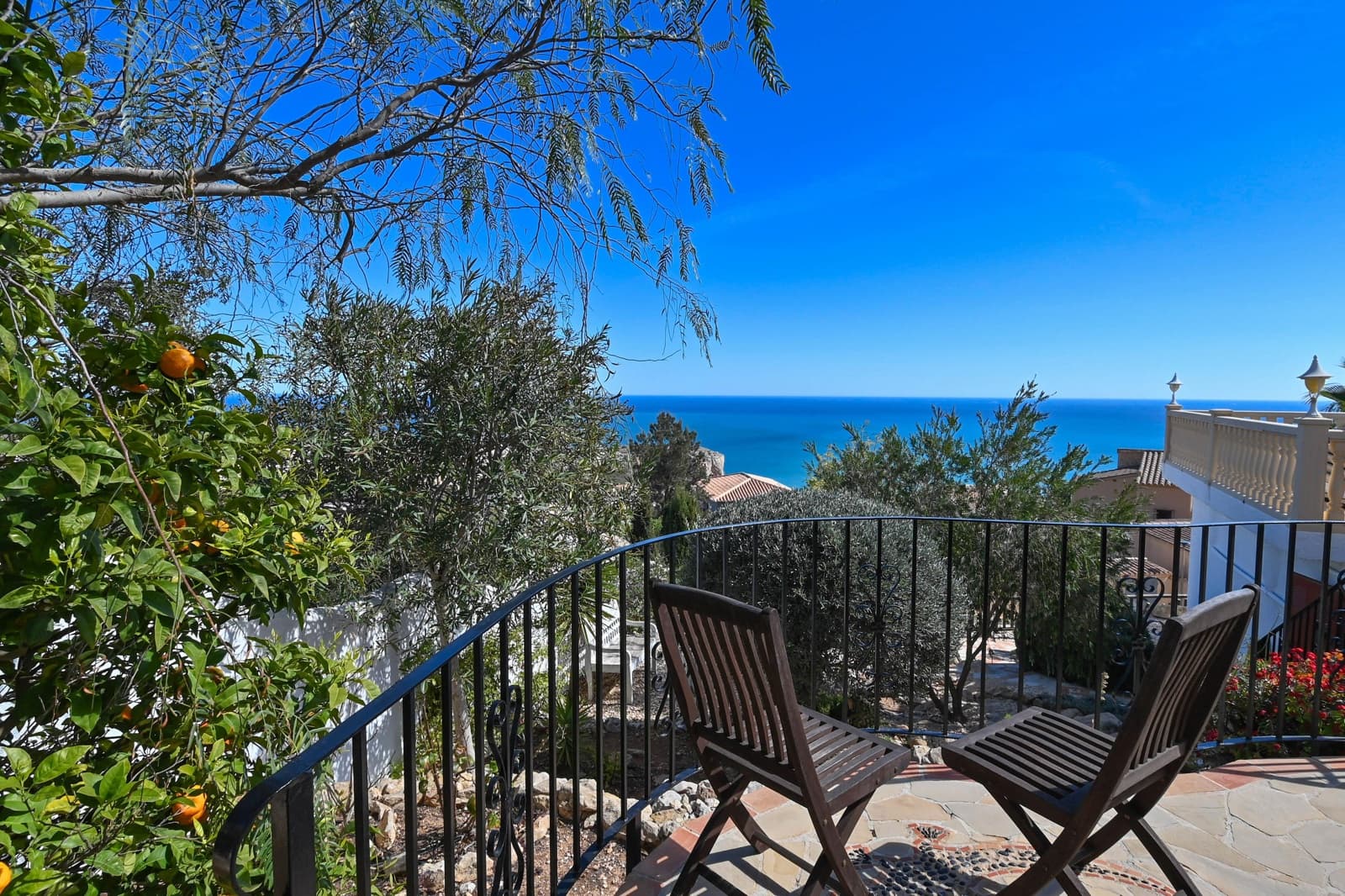 3 slaapkamer Villa voor vakantieverhuur in Cumbre del Sol met zwembad garage - € 737 (Ref: 7332229)