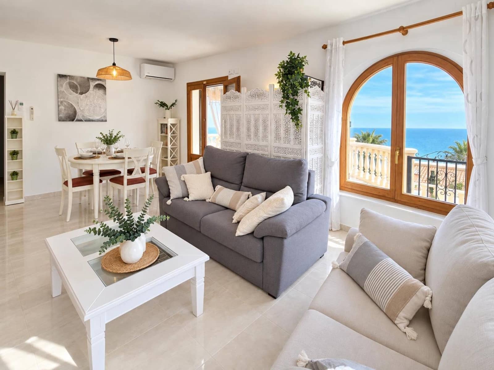 3 slaapkamer Villa voor vakantieverhuur in Cumbre del Sol met zwembad garage - € 737 (Ref: 7332229)