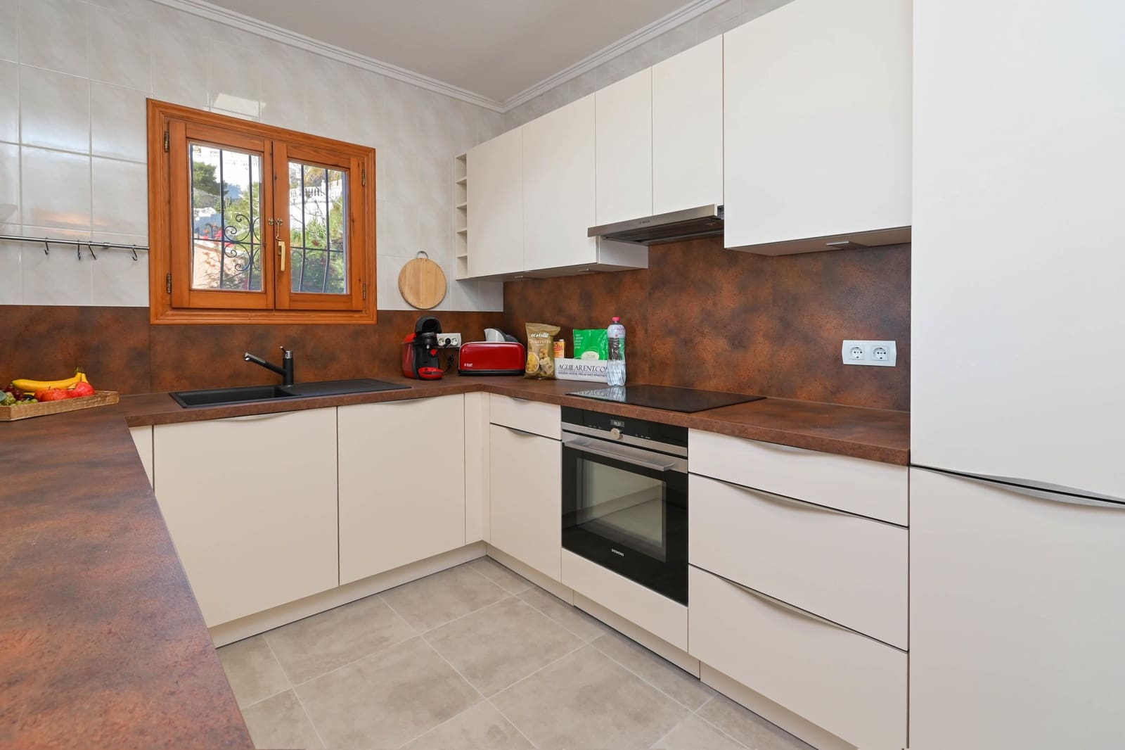 3 slaapkamer Villa voor vakantieverhuur in Cumbre del Sol met zwembad garage - € 737 (Ref: 7332229)