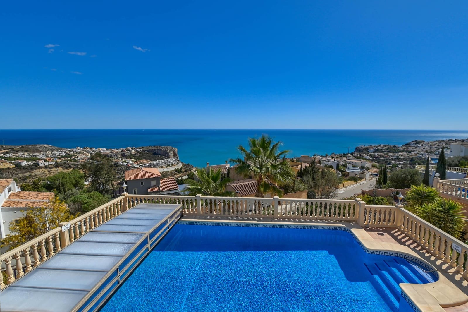 3 slaapkamer Villa voor vakantieverhuur in Cumbre del Sol met zwembad garage - € 737 (Ref: 7332229)