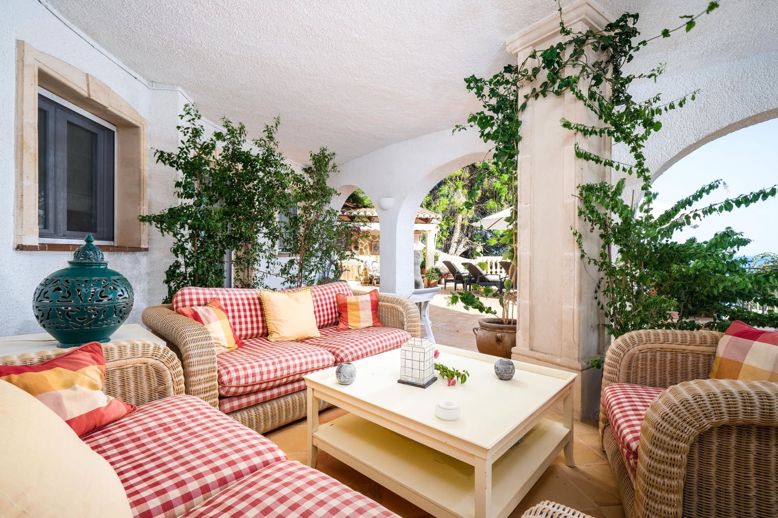 6 sypialnia Willa na kwatery wakacyjne w Ambolo z basenem garażem - 8 616 € (Ref: 7490405)