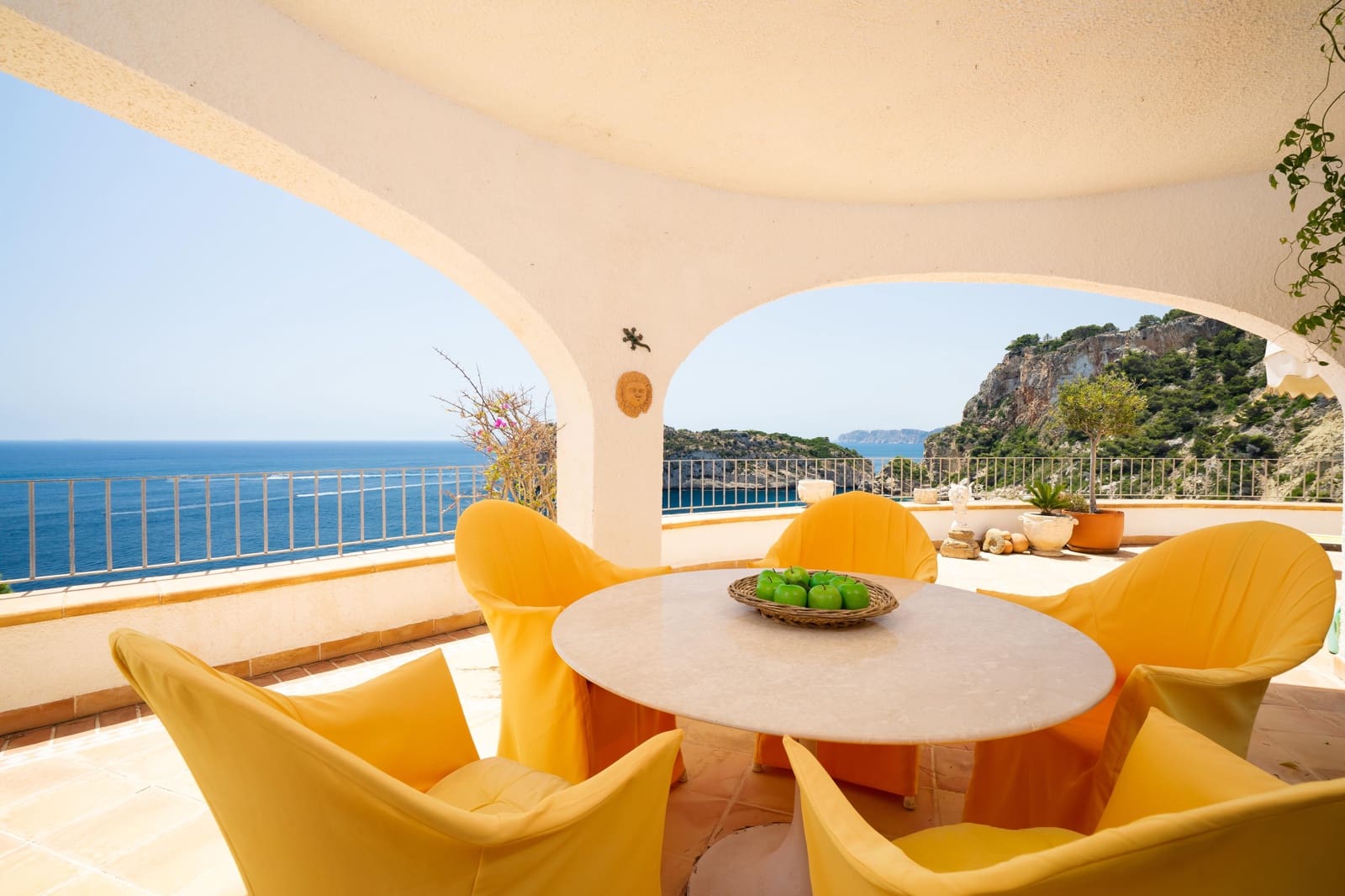 6 sypialnia Willa na kwatery wakacyjne w Ambolo z basenem garażem - 8 616 € (Ref: 7490405)