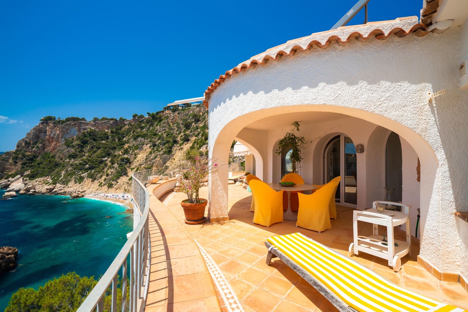 6 sypialnia Willa na kwatery wakacyjne w Ambolo z basenem garażem - 8 616 € (Ref: 7490405)