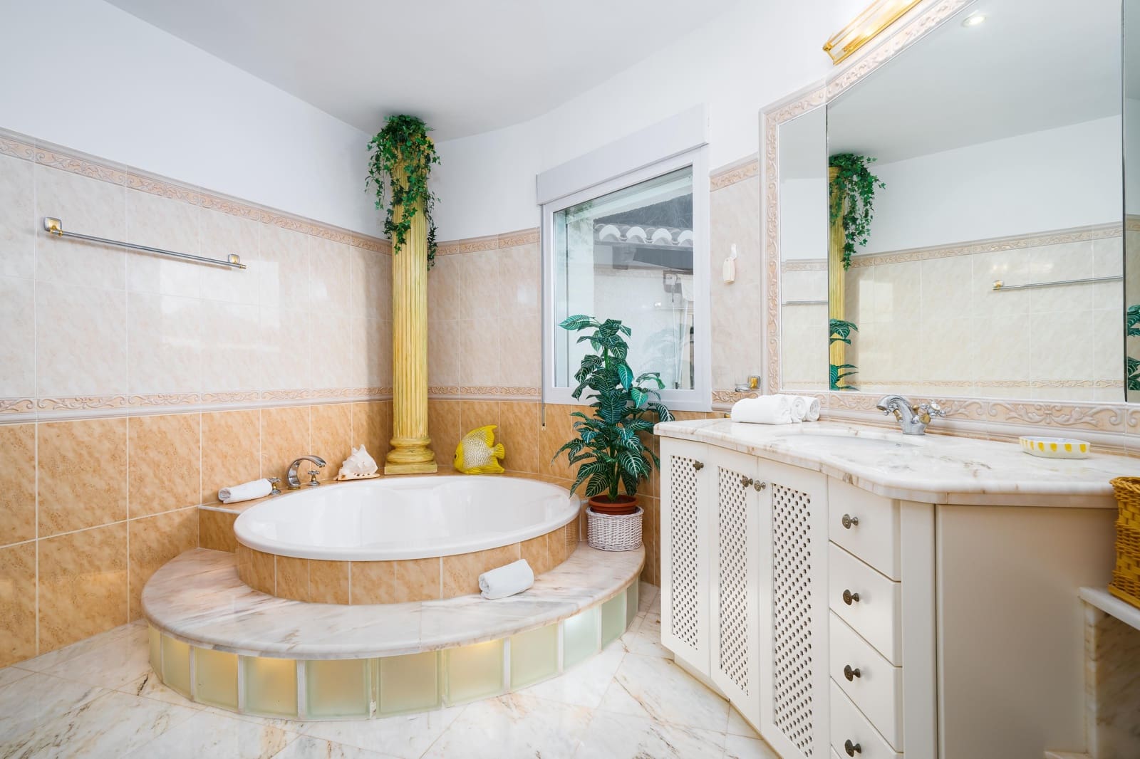 6 sypialnia Willa na kwatery wakacyjne w Ambolo z basenem garażem - 8 616 € (Ref: 7490405)