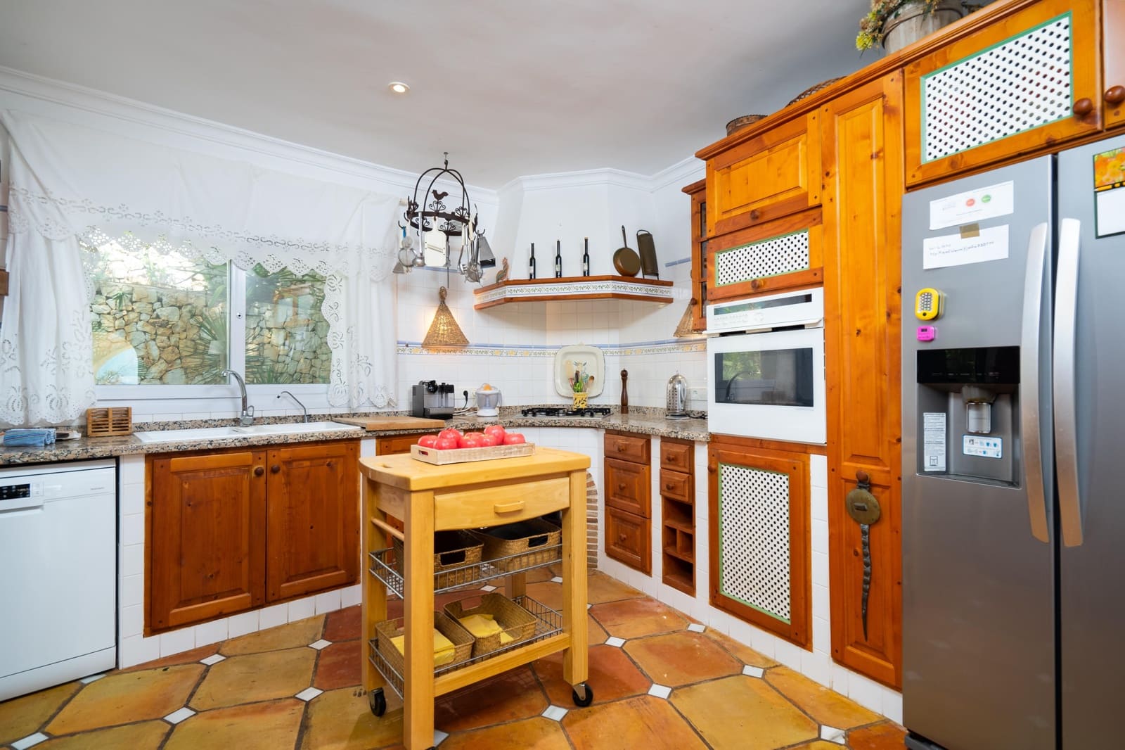 6 sypialnia Willa na kwatery wakacyjne w Ambolo z basenem garażem - 8 616 € (Ref: 7490405)