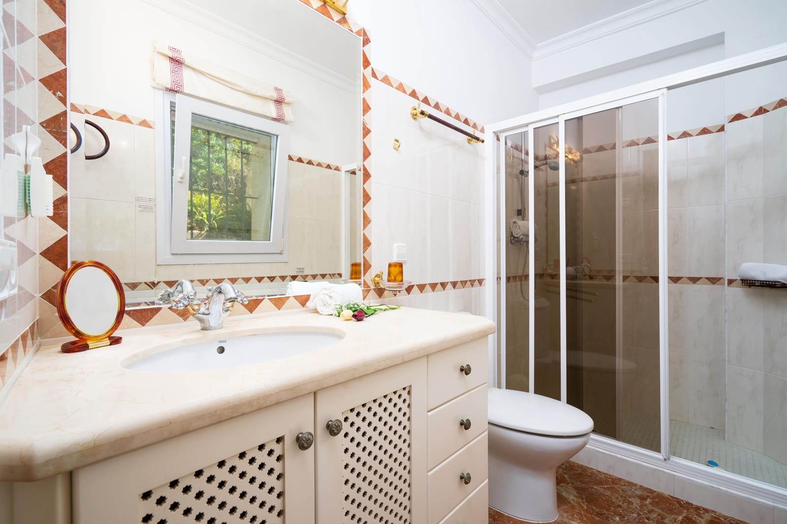 6 sypialnia Willa na kwatery wakacyjne w Ambolo z basenem garażem - 8 616 € (Ref: 7490405)