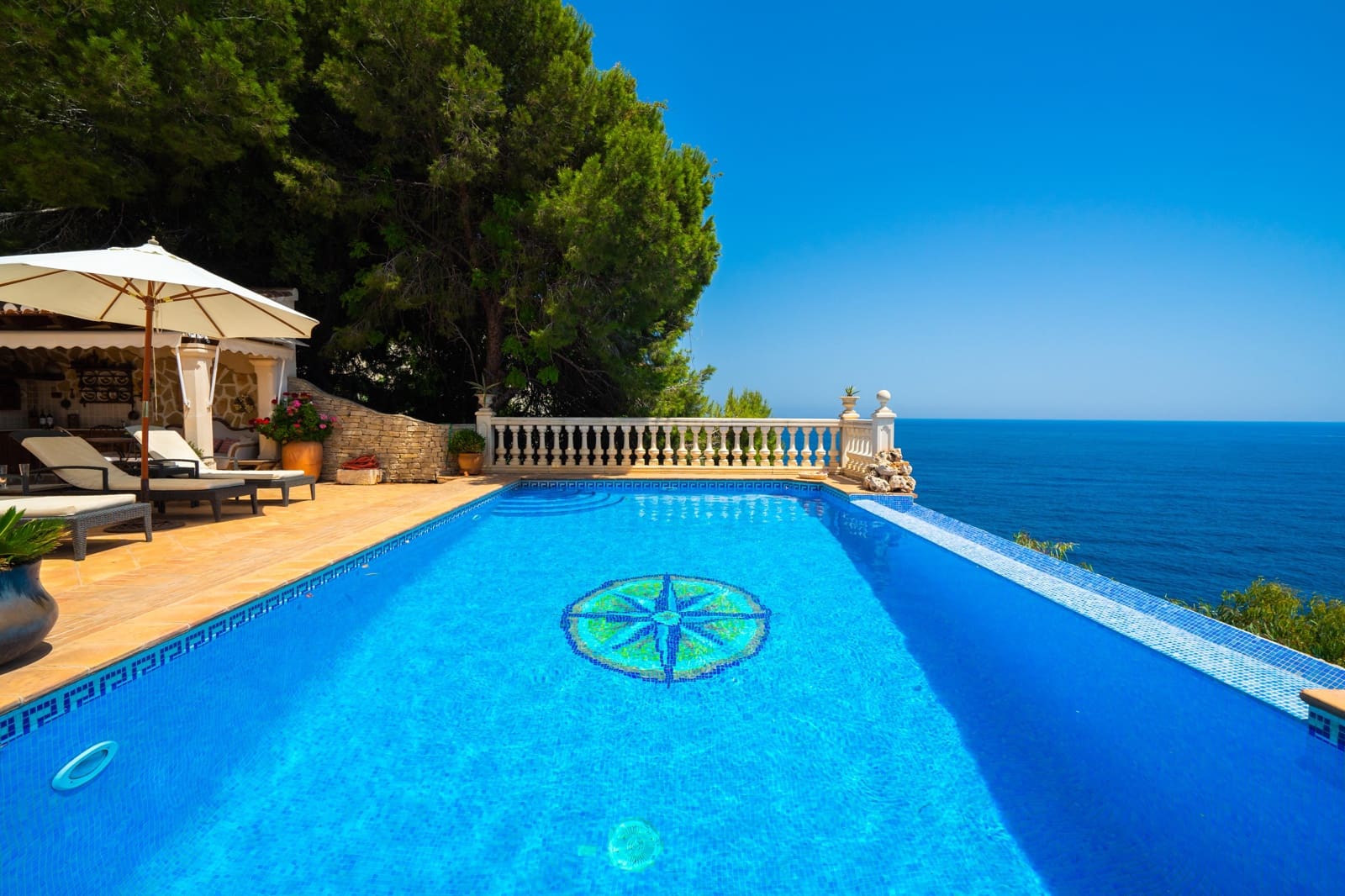 6 sypialnia Willa na kwatery wakacyjne w Ambolo z basenem garażem - 8 616 € (Ref: 7490405)