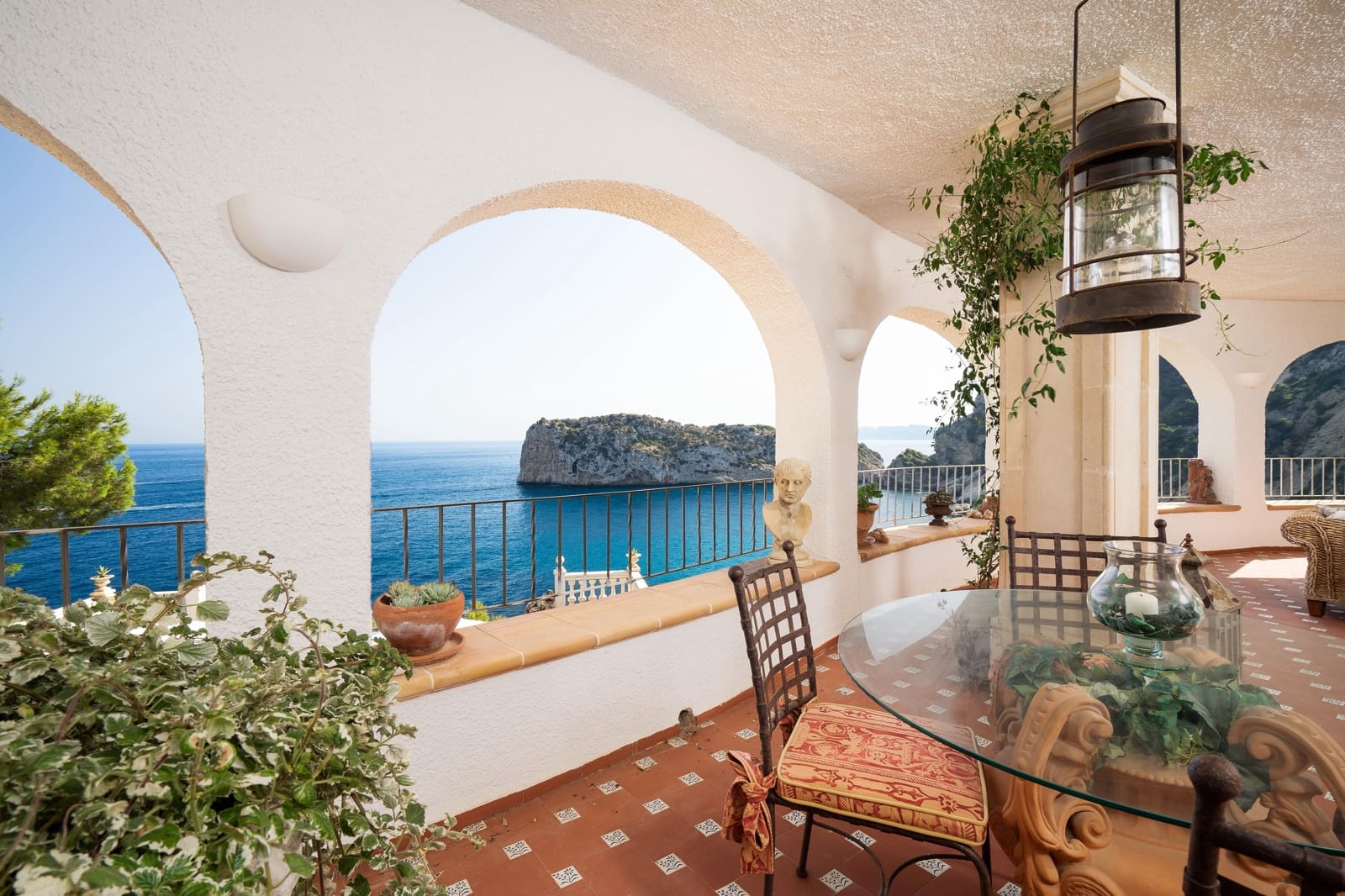 6 sypialnia Willa na kwatery wakacyjne w Ambolo z basenem garażem - 8 616 € (Ref: 7490405)