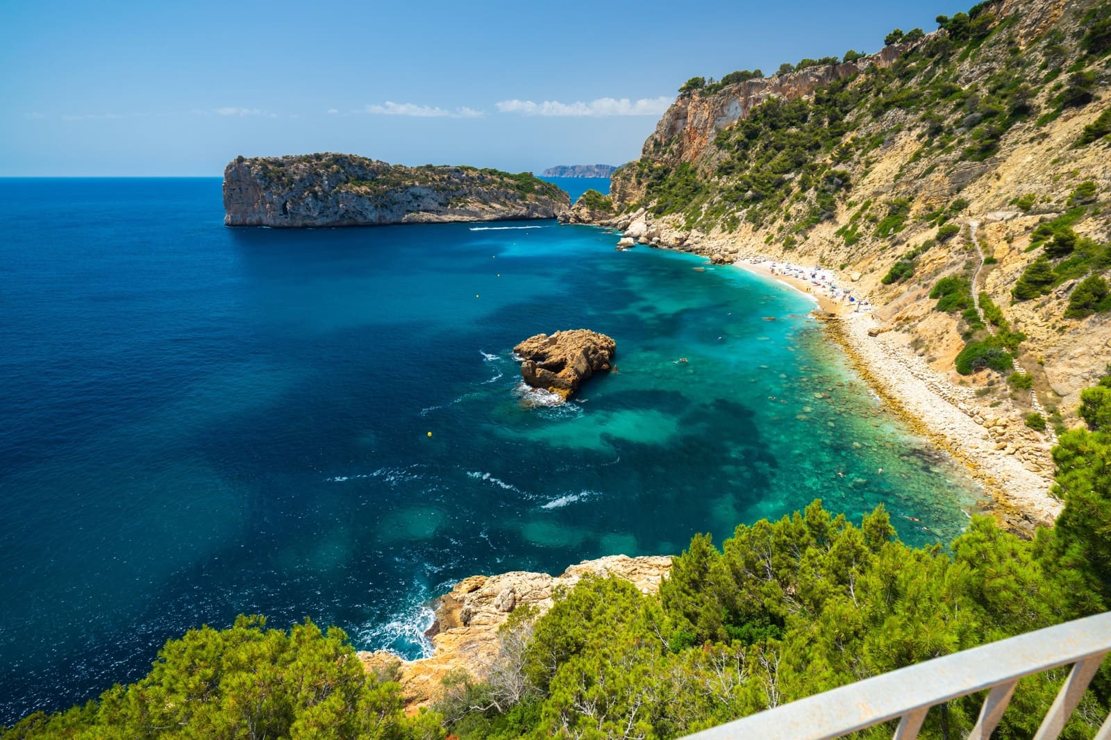 6 sypialnia Willa na kwatery wakacyjne w Ambolo z basenem garażem - 8 616 € (Ref: 7490405)