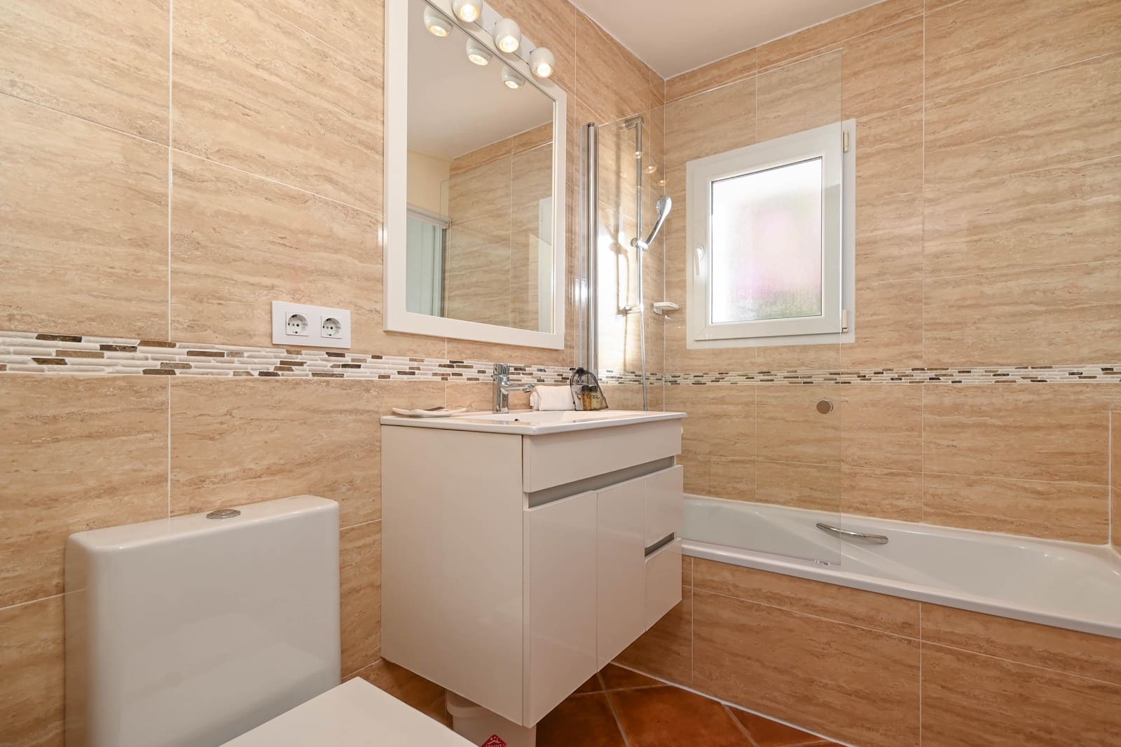 Chalet de 6 habitaciones en Ambolo en alquiler vacacional con piscina garaje - 8.616 € (Ref: 7490405)