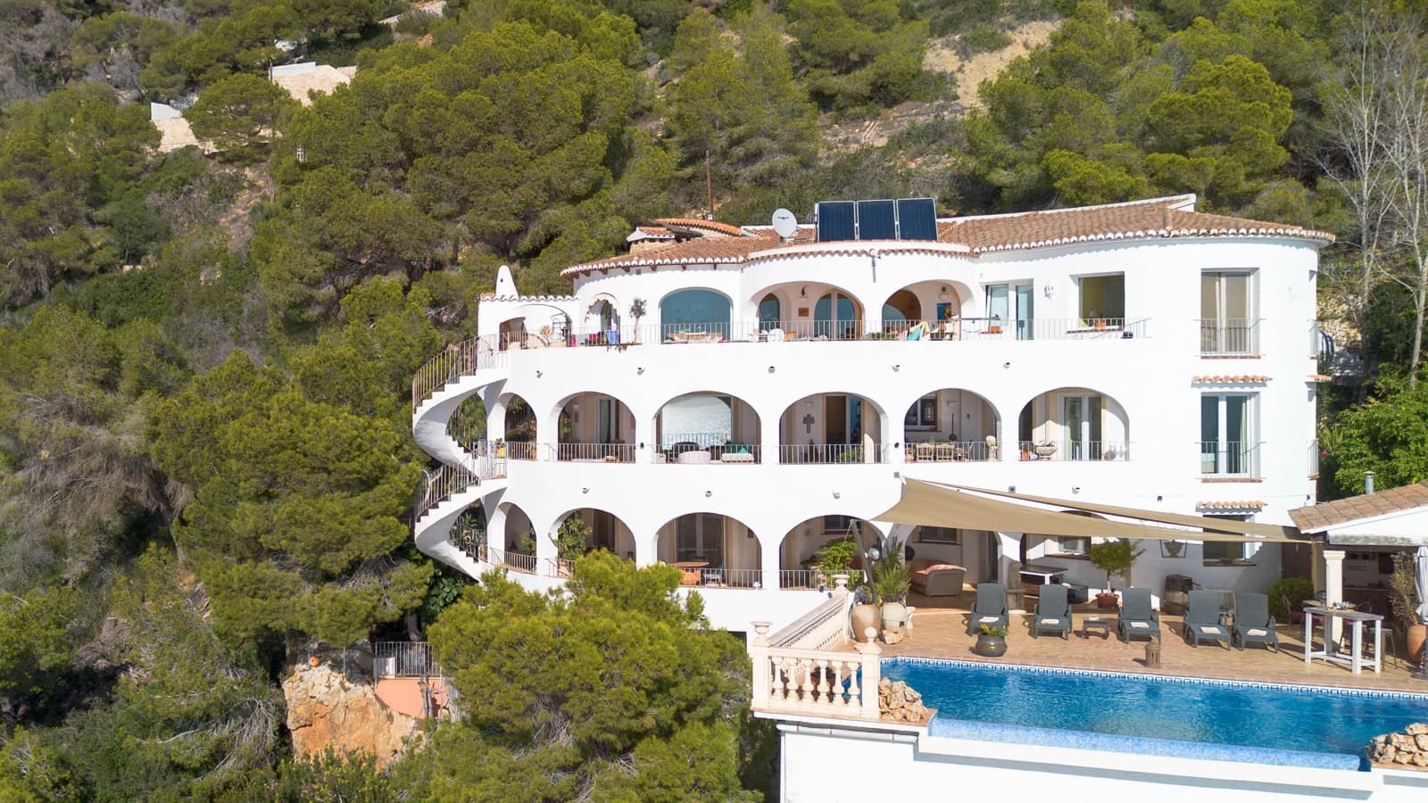 Chalet de 6 habitaciones en Ambolo en alquiler vacacional con piscina garaje - 8.616 € (Ref: 7490405)