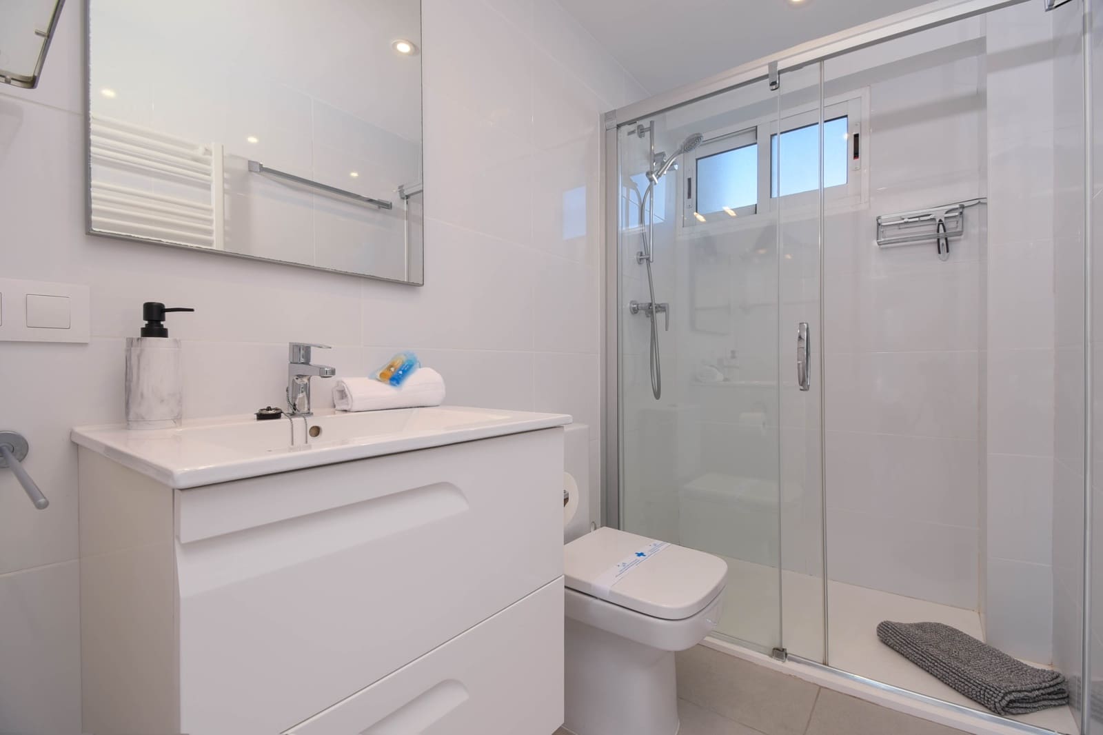 2 slaapkamer Appartement voor vakantieverhuur in Denia met garage - € 400 (Ref: 7600990)