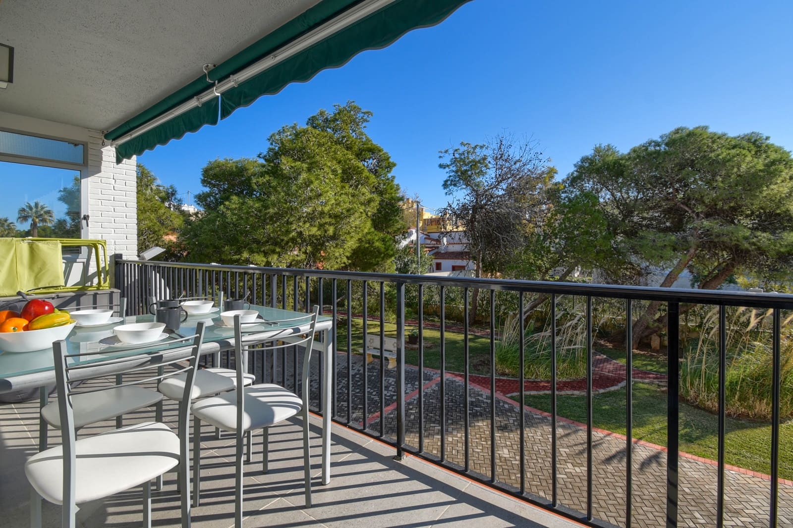 2 slaapkamer Appartement voor vakantieverhuur in Denia met garage - € 400 (Ref: 7600990)