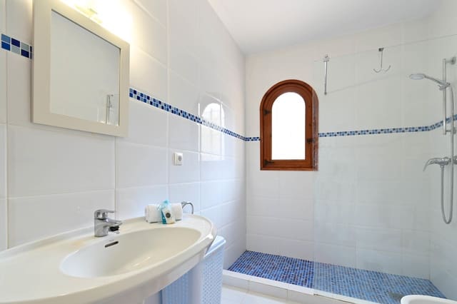 Chalet de 4 habitaciones en Montgó - Ermita, Javea / Xàbia en alquiler vacacional con piscina garaje - 943 € (Ref: 7870931)