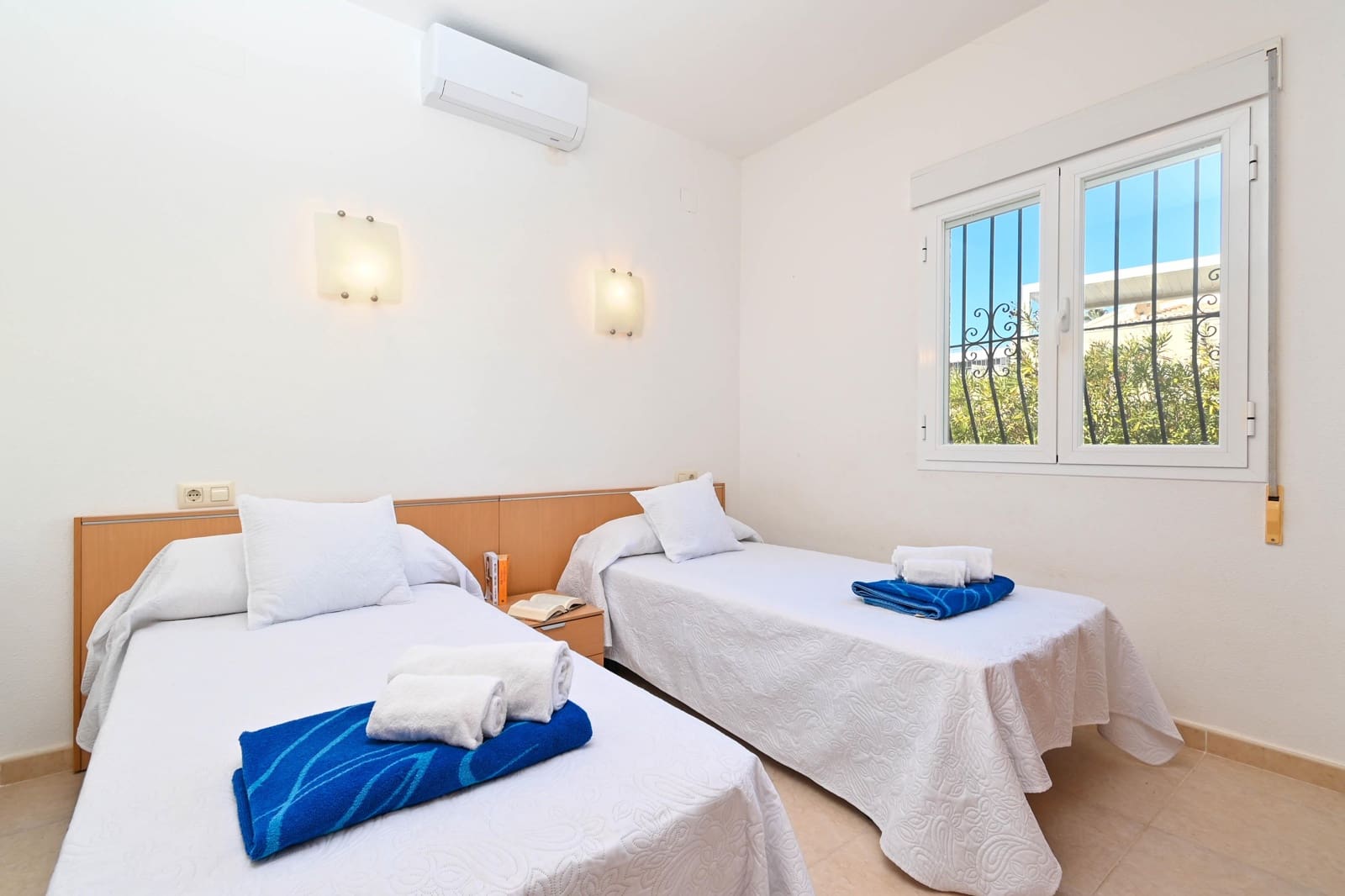 3 slaapkamer Villa voor vakantieverhuur in Benitachell / Benitatxell met zwembad - € 804 (Ref: 8015417)