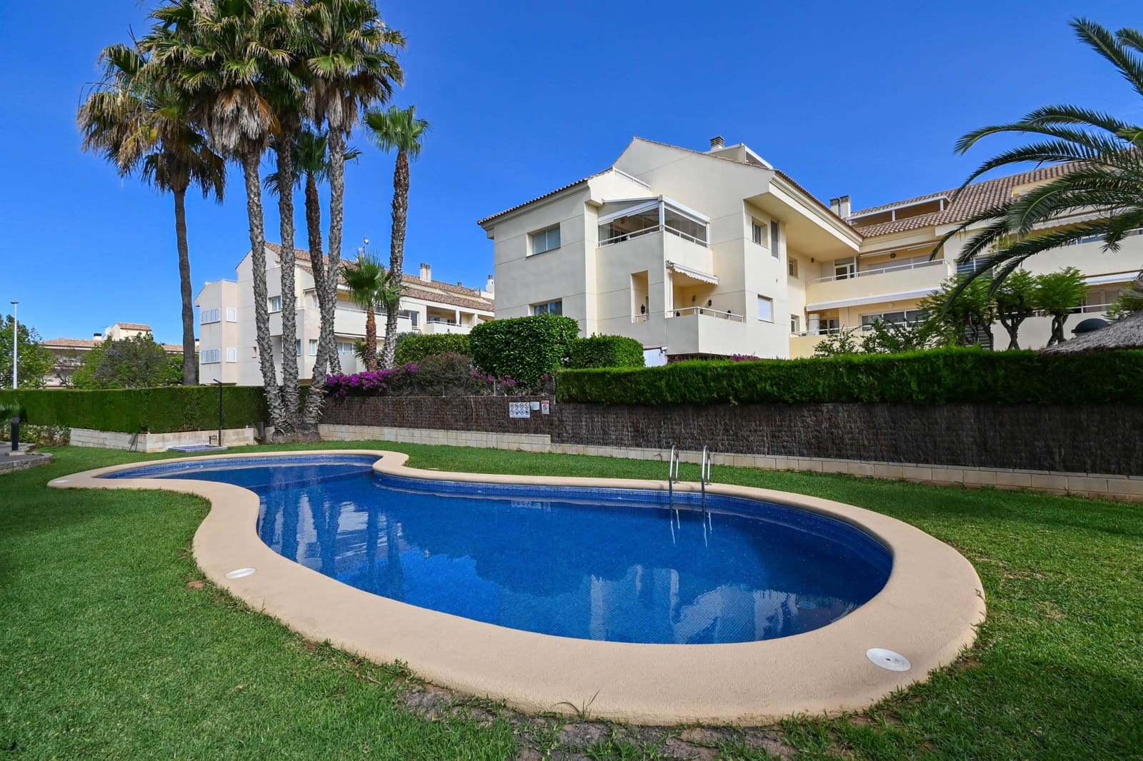   2 soveværelse   ferieLejlighed i Javea / Xabia   med   swimmingpool  garage  - € 661 (Ref: 8059187)