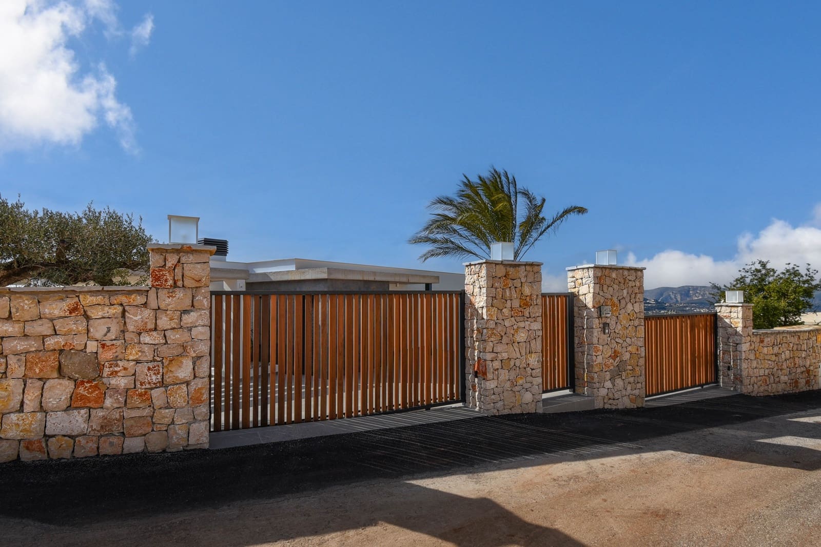 4 slaapkamer Villa voor vakantieverhuur in Cumbre del Sol met zwembad garage - € 1.615 (Ref: 8061893)
