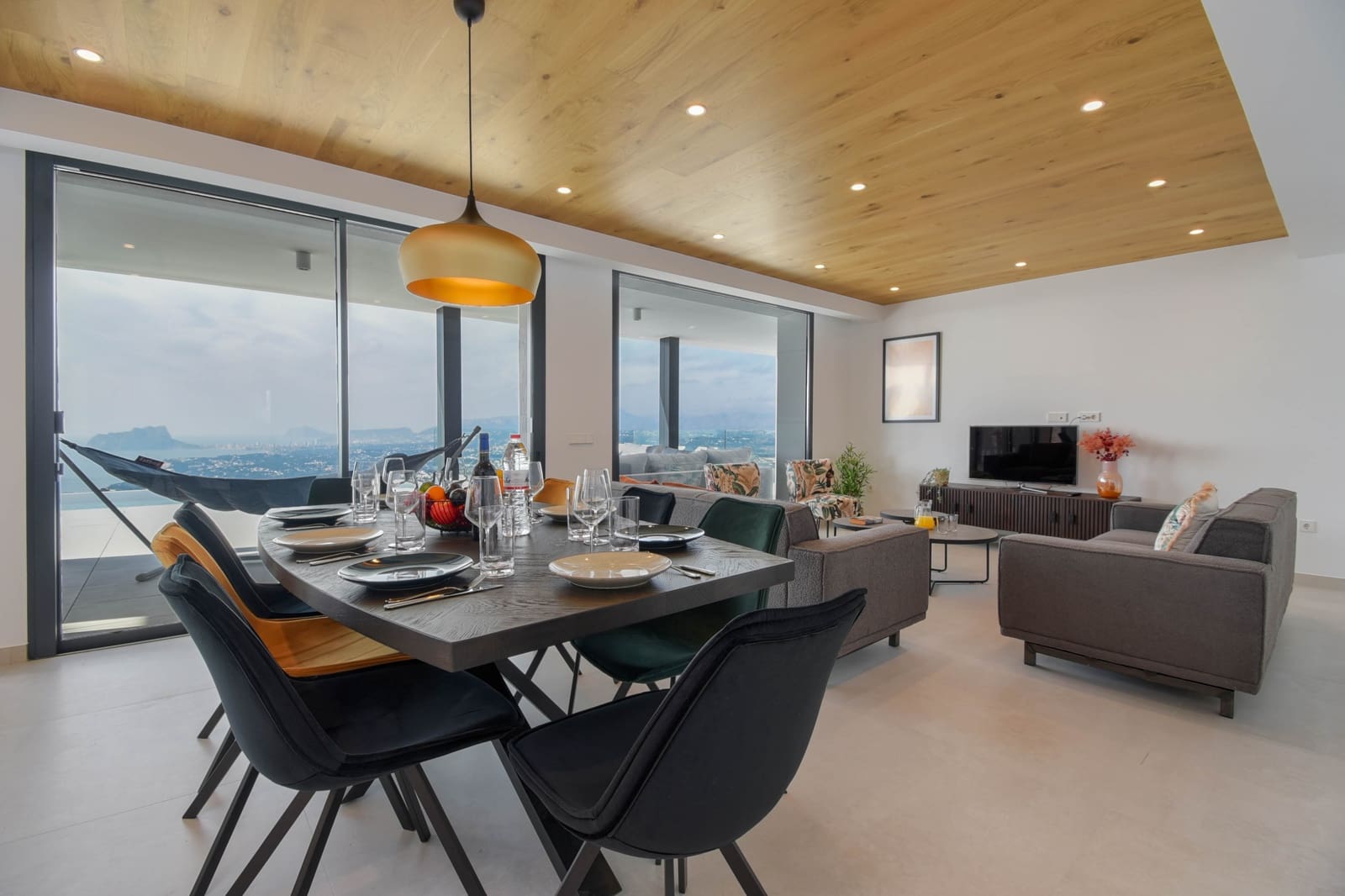 4 slaapkamer Villa voor vakantieverhuur in Cumbre del Sol met zwembad garage - € 1.615 (Ref: 8061893)