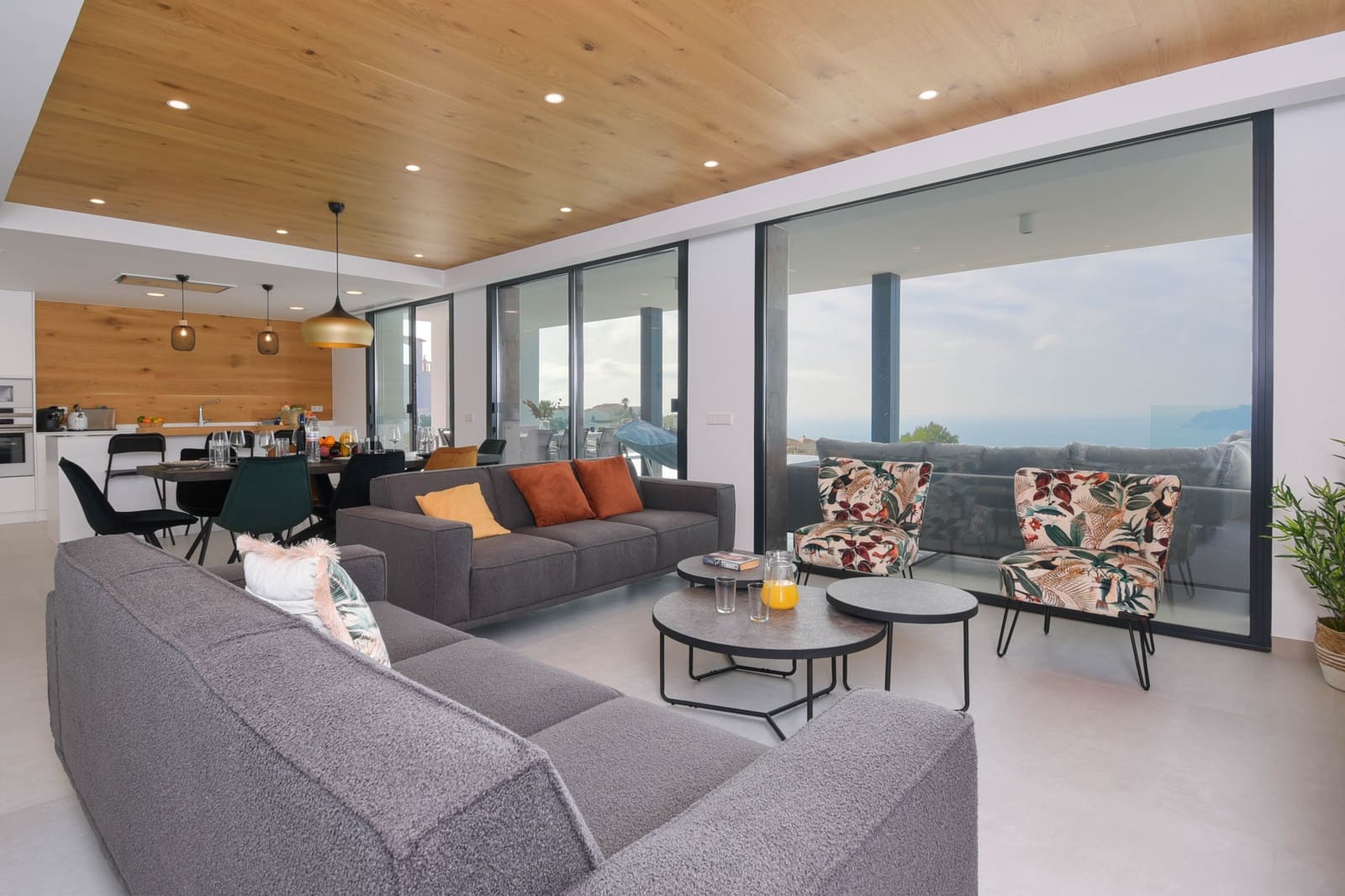 4 slaapkamer Villa voor vakantieverhuur in Cumbre del Sol met zwembad garage - € 1.615 (Ref: 8061893)